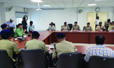 नशे के कारोबार पर लगाम कसने एसपी ने ली अमले की बैठक