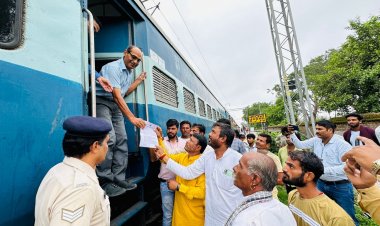 किसान नेताओं ने रेलवे अपर महाप्रबंधक को सौंपा ज्ञापन