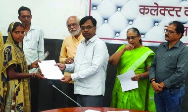 जिले के छह व्यक्तियों को अनुकंपा नियुक्ति मिली, कलेक्टर ने सौंपे नियुक्ति पत्र