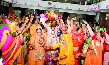 भागवत जीवन जीने की राह देती हैं भागवत जन्म सुधारती हैं भागवत मृत्यु सुधार देती हैं - पंडित हेमंत कश्यप