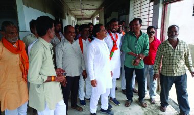 सामुदायिक स्वास्थ्य केंद्र के निर्माणाधीन भवन का विधायक दिलीप मकवाना ने किया निरीक्षण