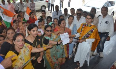 मणिपुर हिंसा के विरोध में महिला कांग्रेस ने दिया ज्ञापन