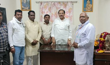 पूर्व केंद्रीय मंत्री कांतिलाल भूरिया को निवास पर जाकर बधाई दी