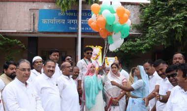 देशभक्ति के तराने गूंंजे, हर तरफ लहराया तिरंगा