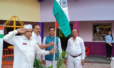 महावीर स्कूल में बच्चों ने दी देशभक्ति पर आधारित प्रस्तुतिया