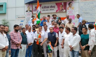 टू व्हीलर आटो गेरेज एसोसिएशन ने तरनताल पर झंडा वन्दन किया