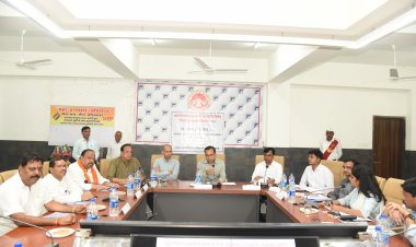 कमिश्नर उज्जैन डॉ.संजय गोयल ने फोटो निर्वाचक नामावली के विशेष संक्षिप्त पुनरीक्षण अभियान की समीक्षा की