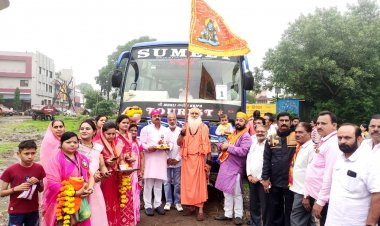 सावन सोमवार को जय महाकाल के उद्घोष के साथ उज्जैन रवाना हुए श्रद्धालू