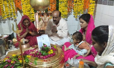 चंद्रयान 3 की सफल लेंडिंग की मंगल कामना, काशी विश्वनाथ महादेव का किया अभिषेक