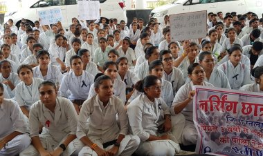 नर्सिंग परीक्षा की मांग, विद्यार्थियों ने दिया ज्ञापन