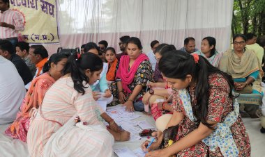 हड़ताल पर बैठी महिला पटवारियों ने सीएम को राखी भेज याद दिलाई मांगे