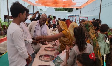 जेल में बंद भाइयों की कलाई पर राखी बांधते ही बहनों की आंखों से छलक पड़े आंसू