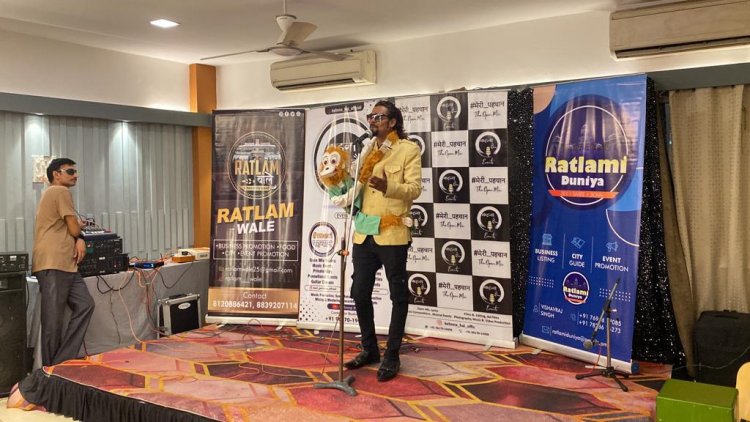 बहुत जल्द बना रहा हुं दर्द-ए-इश्क की दवा, एहसान ये करूंगा में सारे जहान पर