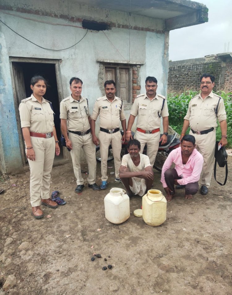 आबकारी विभाग ने अवैध शराब बेचने वालों पर कार्रवाई की, जिले के सैलाना और आलोट में अवैध शराब पकड़ी