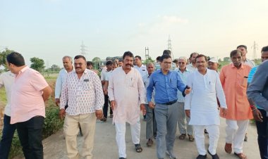 रेल अधिकारियों के साथ विधायक मकवाना ने किया निरीक्षण