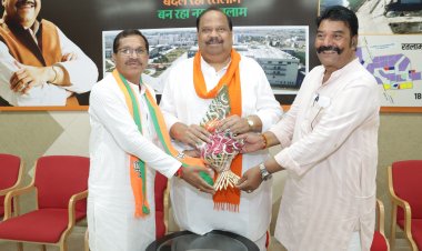 मेगा इंडस्ट्रियल की सौगात पर विधायक मकवाना ने किया काश्यप का सम्मान