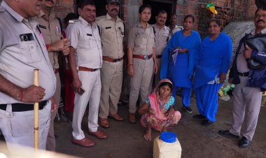 झमाझम बारिश के बीच आबकारी विभाग ने अवैध शराब पर कार्रवाई की