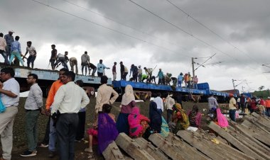 लेंड स्लाईड से बाधित टे्रक पर फिर शुरु हुआ सफर