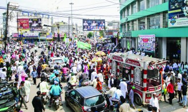 ईद मिलादुन्नबी पर निकला जुलूस, जगह-जगह हुआ स्वागत, देश की सलामती की दुआ कर बांटी मिठाई, कई जगह हुए लंगर