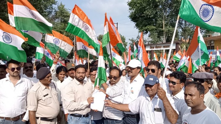 पटवारियों ने तिरंगा रैली निकालकर दिया ज्ञापन