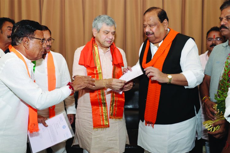 विधायक काश्यप ने रेलमंत्री से रतलाम में कोच मेंटनेंस के लिए पिट लाइन की मांग की, ज्ञापन दिया