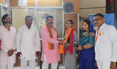 युवा कांग्रेस जिला महासचिव शिल्पा  सिसोदिया ने थामा भाजपा का दामन,जिलाध्यक्ष ने किया स्वागत