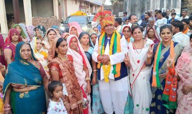 भाजपा ग्रामीण प्रत्याशी मथुरालाल डामर ने लालगुवाड़ी में किया जनसंपर्क