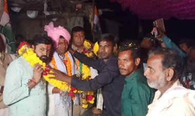 पूर्व धर्मस्व मंत्री पं.मोतीलाल दवे के समाधि स्थल पर पुष्पांजलि अर्पित कर शुरू किया जनसंपर्क , रतलाम ग्रामीण विधानसभा कांग्रेस प्रत्याशी लक्ष्मणसिंह डिंडोर को मिल रहा आशीर्वाद