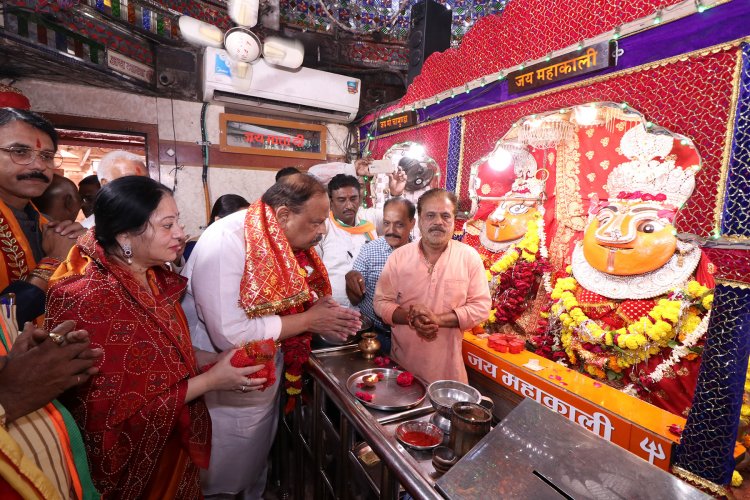 माँ कालिका का आशीर्वाद लेकर भाजपा प्रत्याशी काश्यप ने जमा कराया नामांकन,रैली के रूप में पहुुचे क्लेक्टोरेट, अबकी बार-छप्पन पार’ का लगाया नारा