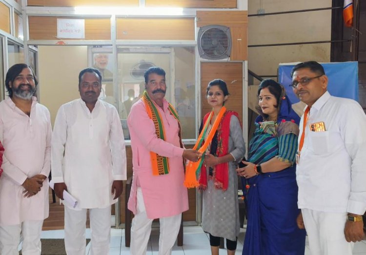 युवा कांग्रेस जिला महासचिव शिल्पा सिसोदिया ने थामा भाजपा का दामन,जिलाध्यक्ष ने किया स्वागत