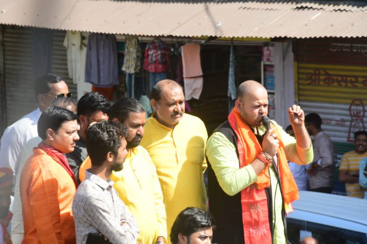 जीवनसिंह की नामांकन रैली में युवाओं की भारी भीड़ ने दोनों दलों के चुनावी गणित को बिगाड़ा, तेज हुआ मंथन