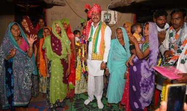 कांग्रेस प्रत्याशी वीरेंद्र सिंह सोलंकी ने विधानसभा के आदिवासी अंचल  में किया जनसम्पर्क