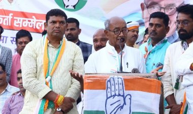 राजा महाराजा बिक गए लेकिन गरीब नहीं बिका, आज हमारे साथ खड़ा है - दिग्विजयसिंह