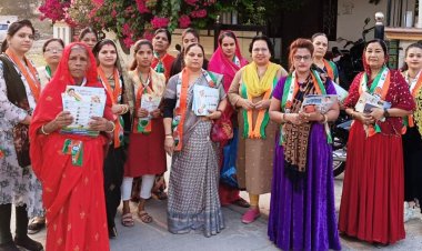 महिला नेत्रियां ने किया सकलेचा के लिए शहर की कई कालोनियों में जनसंपर्क