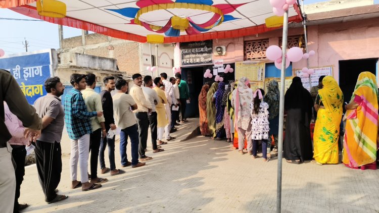शहर को छोड़ ग्रामीण क्षेत्र और अन्य विधानसभा में मतदान की स्पीड बड़ी -दोपहर 1 बजे तक 52 प्रतिशत मतदान हुआ, बच्चे बुजुर्ग भी पहुंचे मतदान करने
