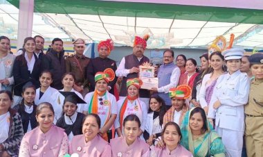 गणतंत्र दिवस पर महिला एवं बाल विकास विभाग की झांकी ने प्रथम स्थान प्राप्त किया