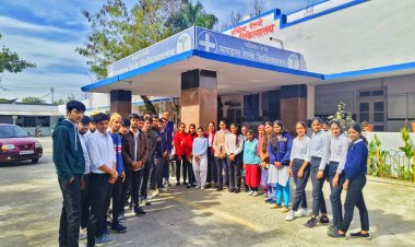 रॉयल कॉलेज के फार्मेसी विद्यार्थियों ने रेलवे अस्पताल पहुंचकर समझी नई उपकरणों के संचालन की प्रक्रिया, पे्रक्टिकल देखा