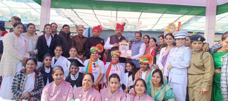 गणतंत्र दिवस पर महिला एवं बाल विकास विभाग की झांकी ने प्रथम स्थान प्राप्त किया