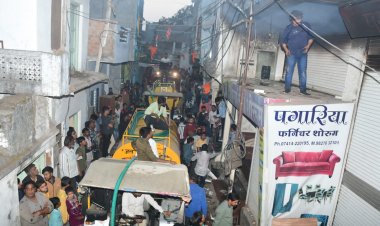 आबादी क्षेत्र में फर्नीचर गोदाम कल बन गया मुसीबत -अचानक लगी आग से पडोसियो की सांसे फूली, संकरी गली में आग बुझाने के दौरान घंटो करना पड़ी मशक्कत