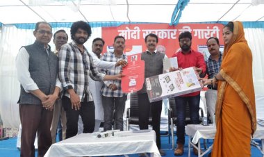 वंचित हितग्राहियों को करेंगे लाभान्वित, कालिका माता परिसर में विकसित भारत संकल्प यात्रा के तहत शिविर लगा