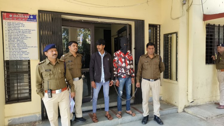 बदमाशों ने बीच सडक़ों पर पकड़े कान, घटनास्थल पर भी घुमाया,मामला देर रात दरवाजा तोड़ पुजारी पर हमले का : दहशत में पूरा परिवार, मुख्य आरोपी सहित साथी का निकाला जुलूस