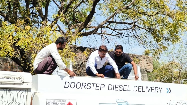 डोर स्टेप डीजल टैंकर की जांच में इतिश्री कर गए अधिकारी मामला बल्क के जगह छुट्टा डीजल देने की शिकायत का, सैंपल और पंचनामा बनाकर कर दी रस्म अदायगी