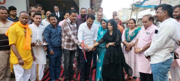 सीमेंट कांक्रीट सडक़े और नाली निर्माण कार्य का शुभारंभ