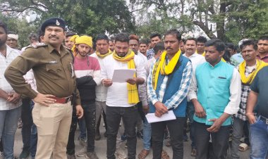 विधायक कमलेश्वर के समर्थन में पहुंचे जयस संगठन के सदस्य, ज्ञापन देकर कार्यवाही का विरोध किया,डाक्टर के खिलाफ प्रकरण दर्ज करने की मांग की