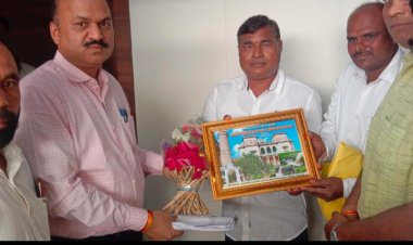 कलेक्टर का प्राचीन धरोहर की स्मृति से किया स्वागत