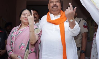 केबिनेट मंत्री काश्यप ने पत्नी संग किया मतदान  बोले मोदी की गारंटी पर जीतेंगे चुनाव