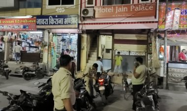 इंदौरी व्यक्ति रतलाम आकर क्यों फंदे पर झूला...जांच कर रही पुलिस -दिलबहार चौराहा स्थित होटल जैन पैलेस में हुई खुदकुशी, आज पीएम के साथ ही परिजनों से भी होगी प्रारंभिक पूछताछ