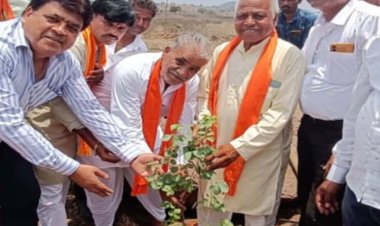 सरवड पंचायत के कोटेश्वर डेम से गाद निकालने पहुंचे विधायक डामर,जल गंगा संवर्धन अभियान के तहत श्रमदान किया, पौधारोपण कर पर्यावरण जागरुकता पर भी जोर दिया