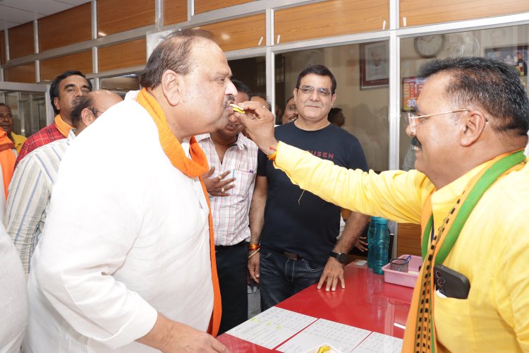 भाजपा की जीत पर मंत्री काश्यप ने माना जनता का आभार, भाजपा कार्यालय पर मना जीत का जश्न जिलाध्यक्ष उपाध्याय ने कैबिनेट मंत्री श्री काश्यप को मुंह मीठा करा कर दी बधाई