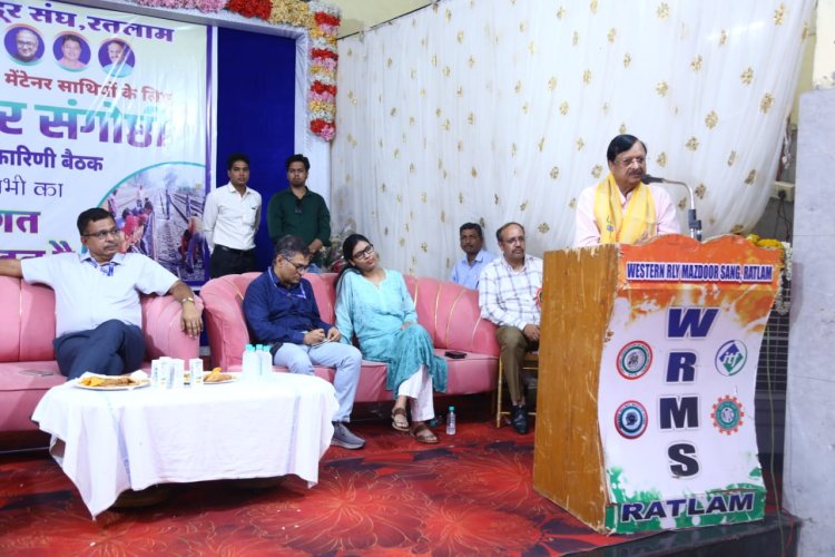 वेस्टर्न रेलवे मजदूर संघ द्वारा ट्रेक मेन्टेनर संगोष्ठी आयोजित : ट्रेक मेन्टेनर रेल संचालन की महत्वपूर्ण कड़ी